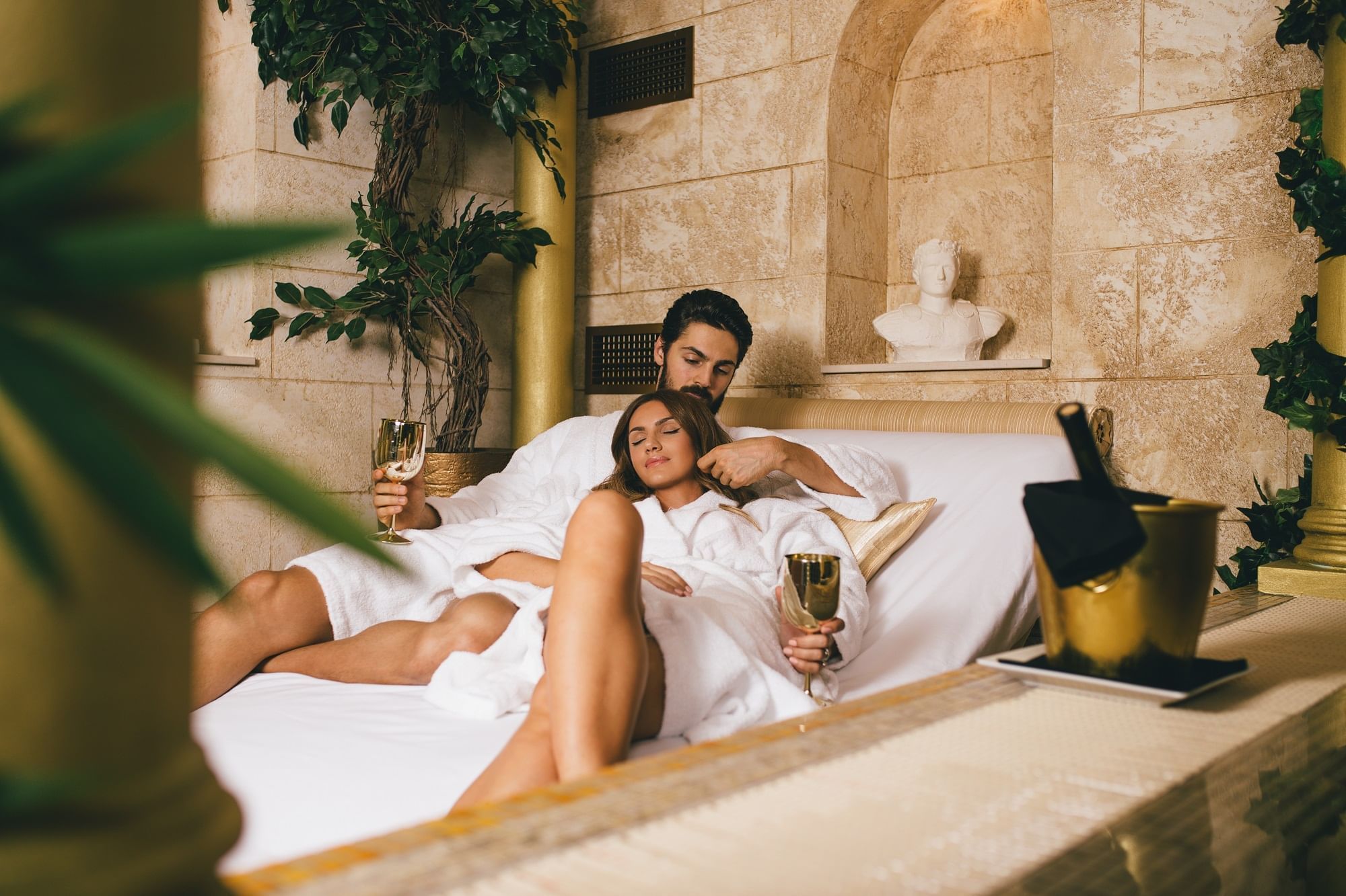 Испанец решил снять горячее частное порно со своей новой подружкой в отеле онлайн