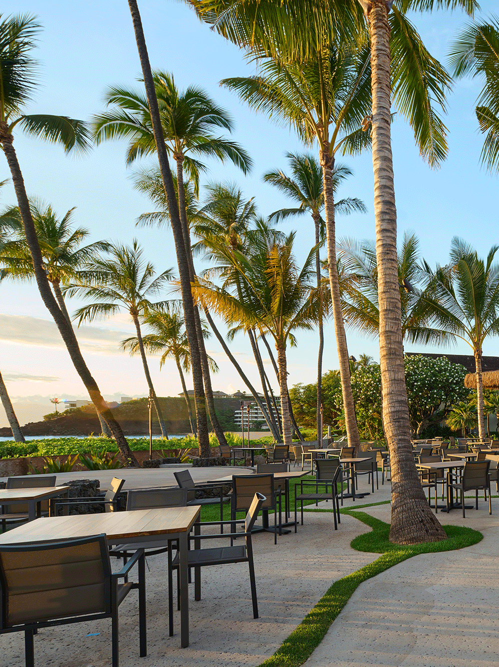 Huihui, Beachfront Restaurant at Ka'anapali Beach Hotel Hawaii