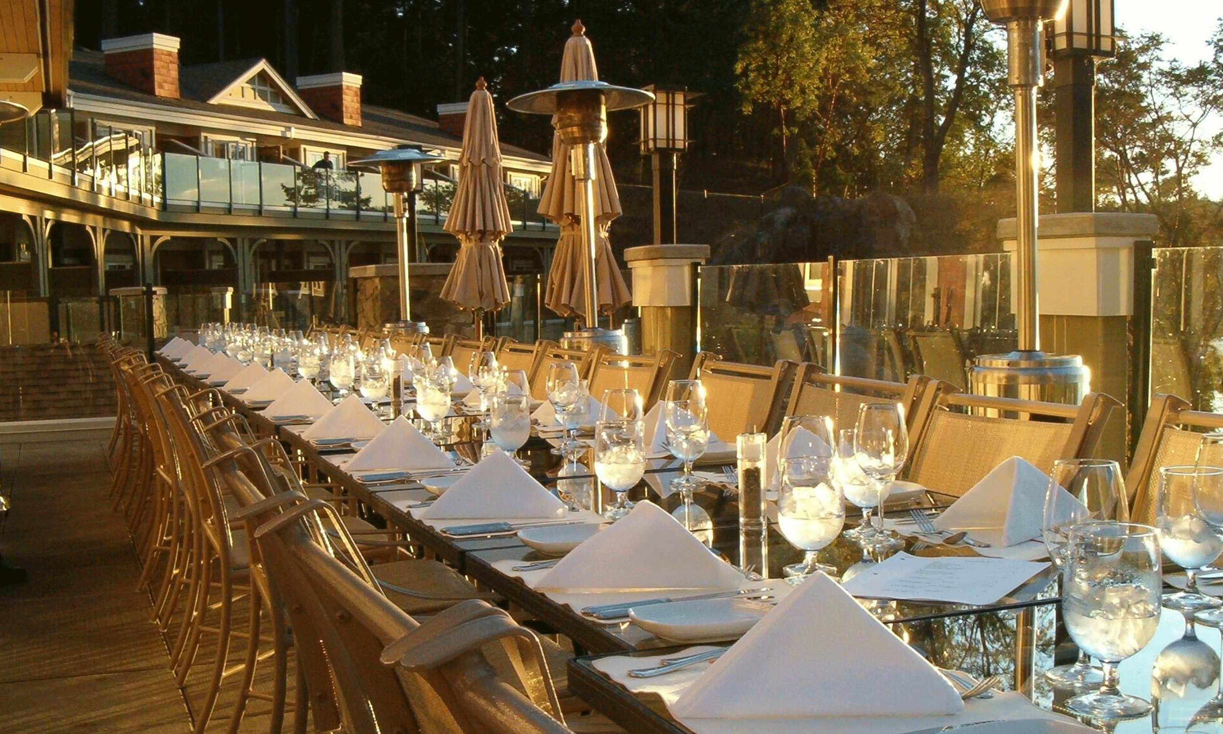 dinner tables on outside patio