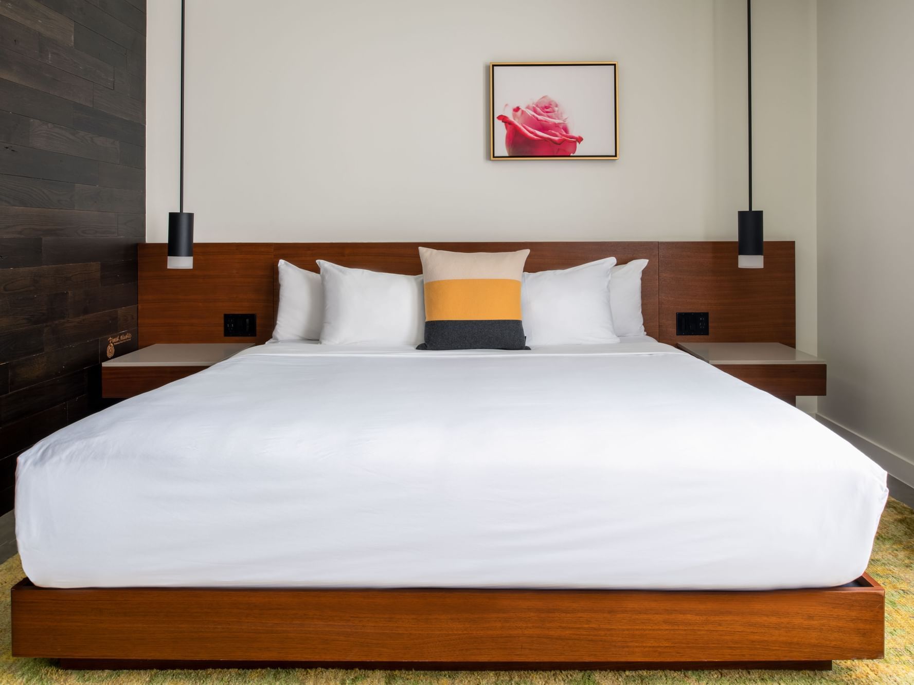 Hi Lo Portland King Guest Rooom