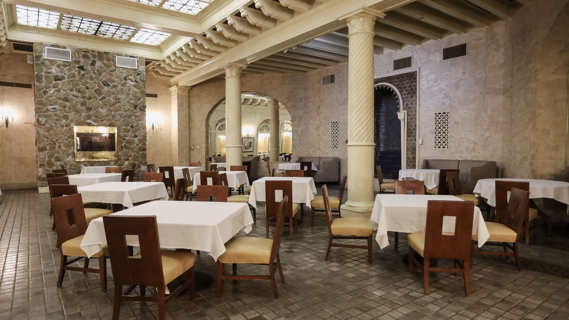 {item.first_photo.alt}