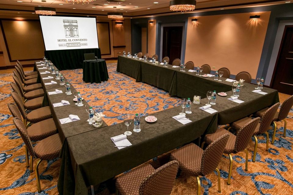 Table set up in a meeting room at Hotel El Convento