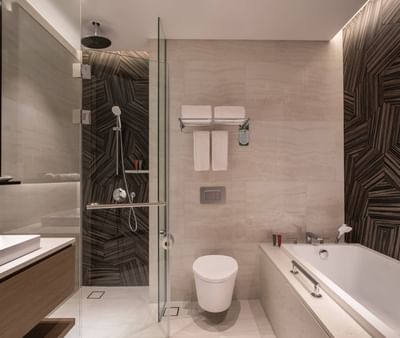 Studio Room Bathroom | Studio Room Hotel Singapore