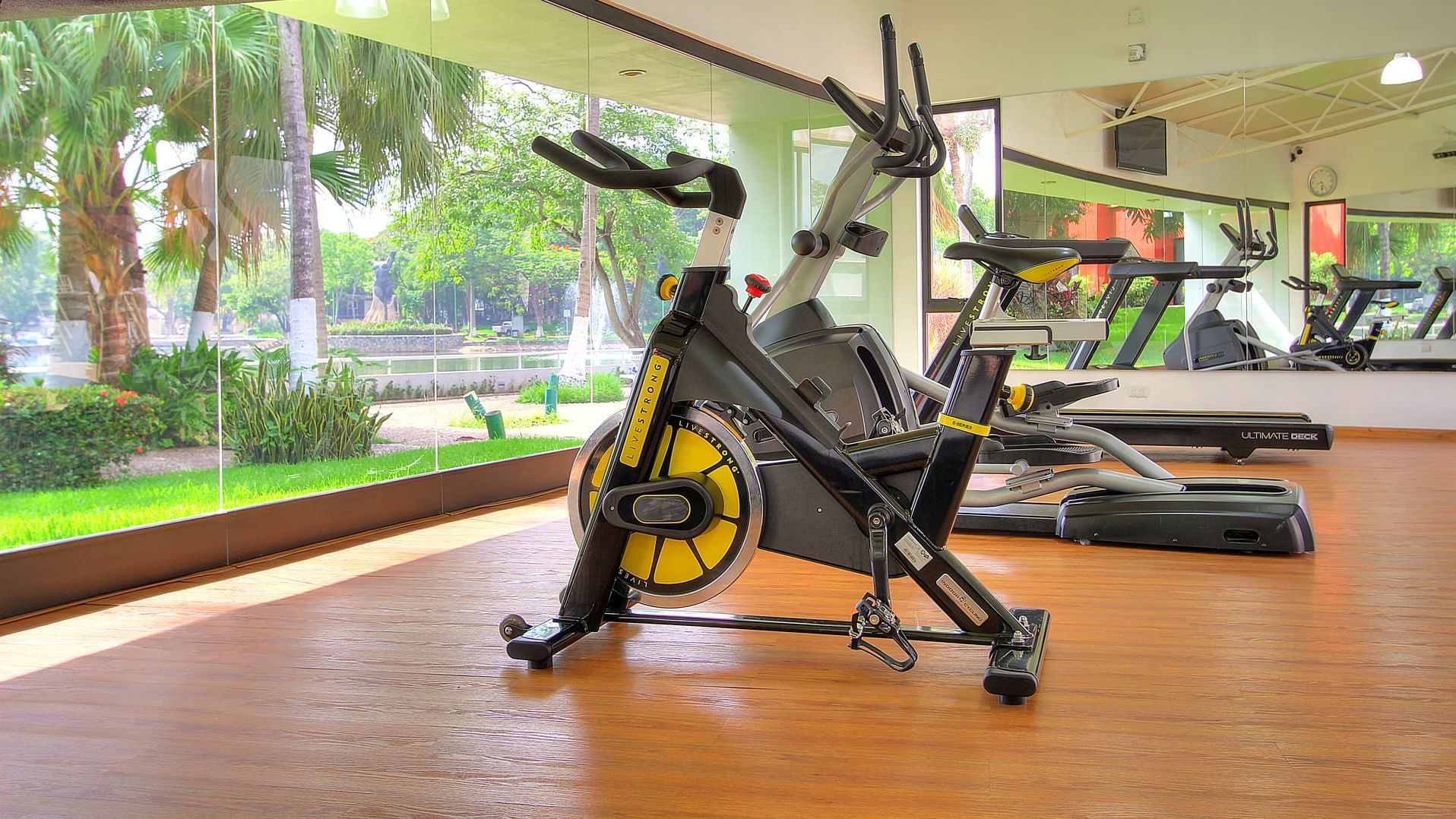 Exercise machines in the Gym at Fiesta Inn Villahermosa Cencali