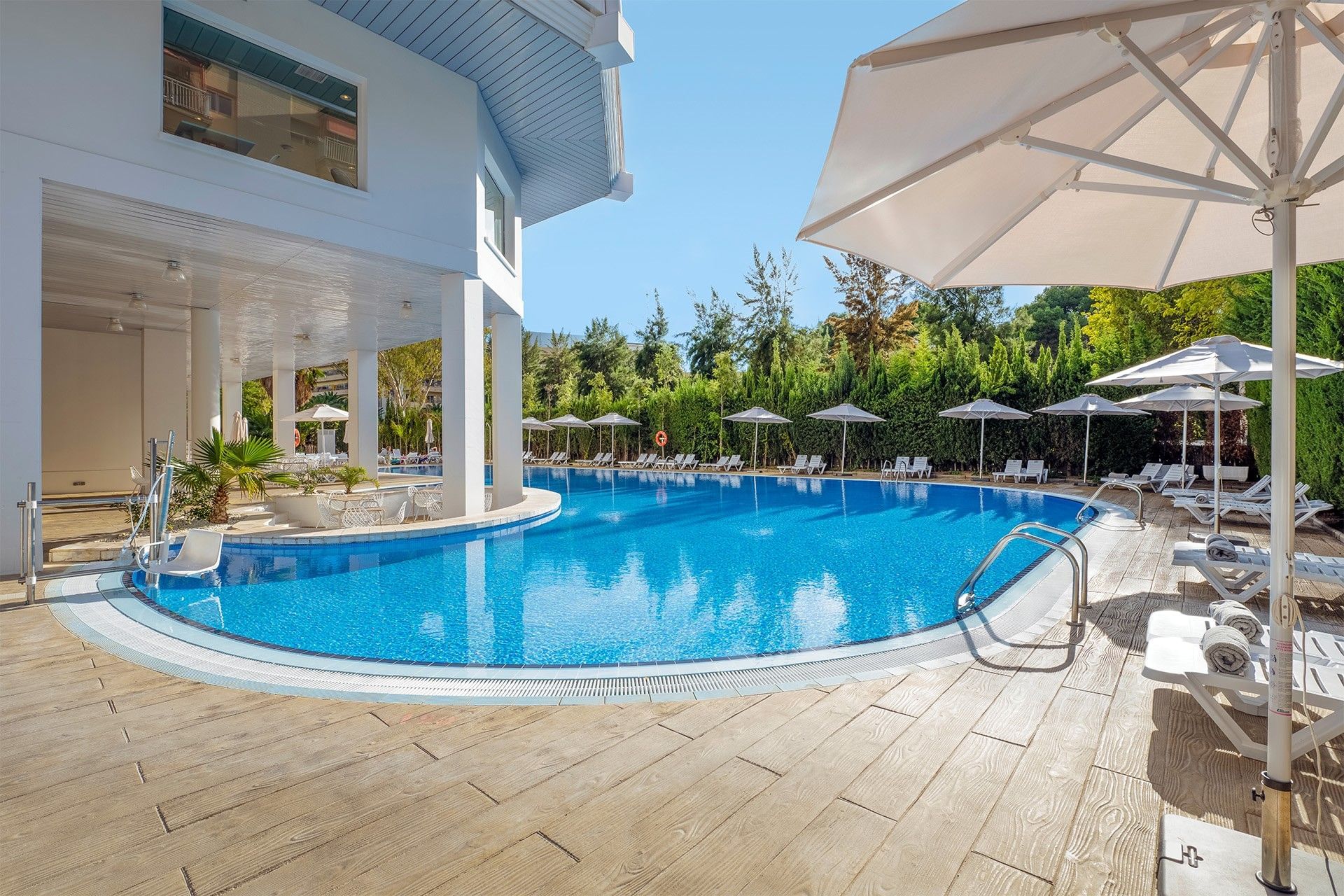 Piscina en Ponient Pirámide Salou