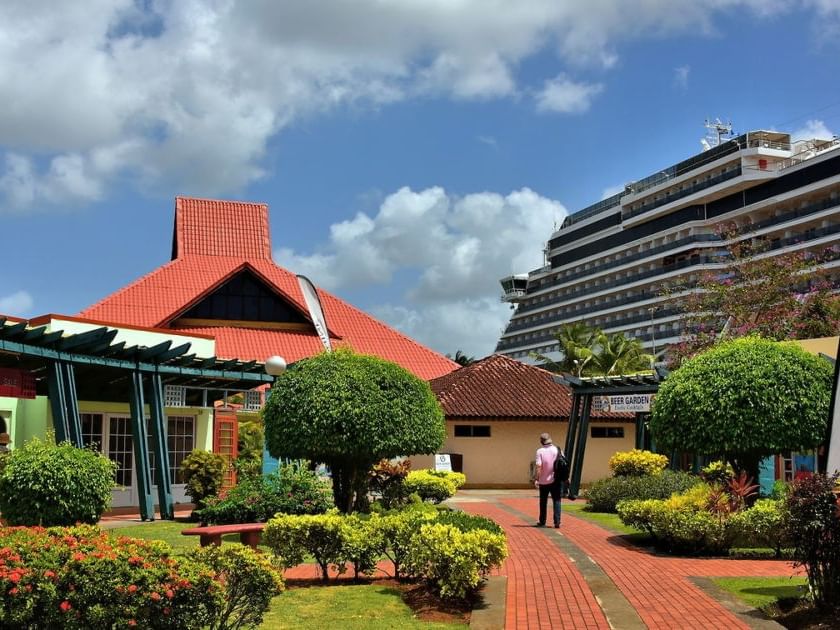 Pointe Seraphine Duty Free Complex