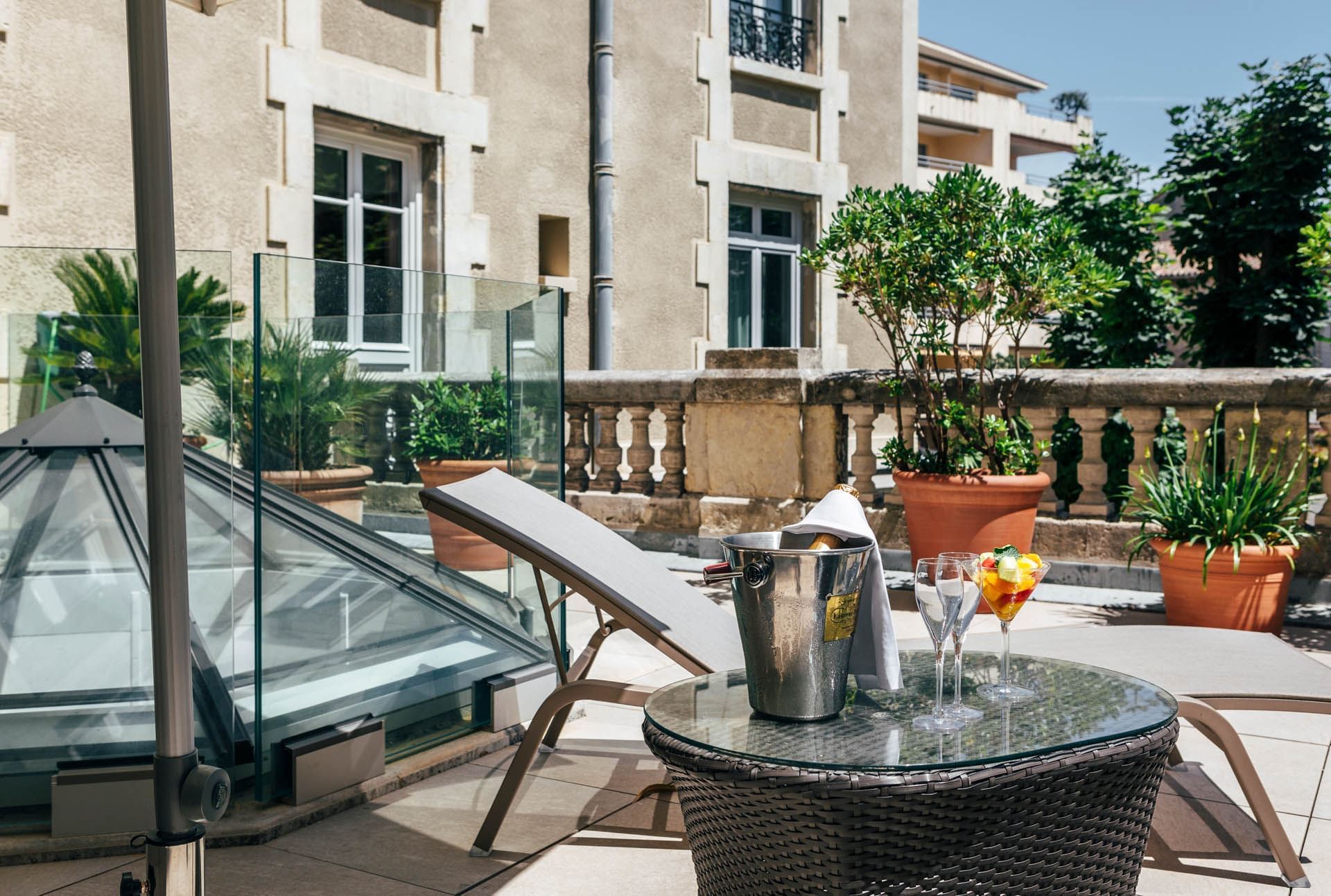 Coin salon extérieur à l'Oceania Le Métropole Montpellier