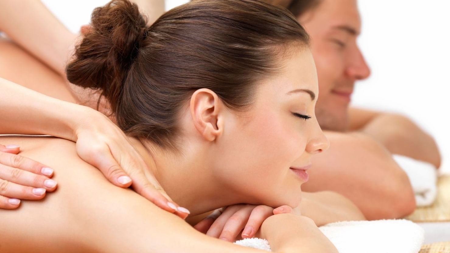 Couple massage at Pullman magenta shores