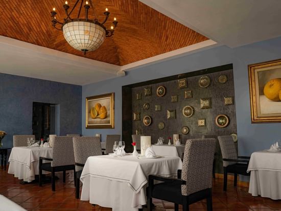 Interior elegante del restaurante Canto Del Mar en Marquis Los Cabos Resort & Spa en San José del Cabo.