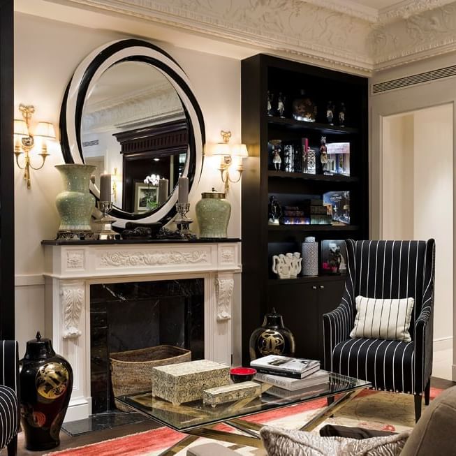 Living area at Hotel Keppler Paris