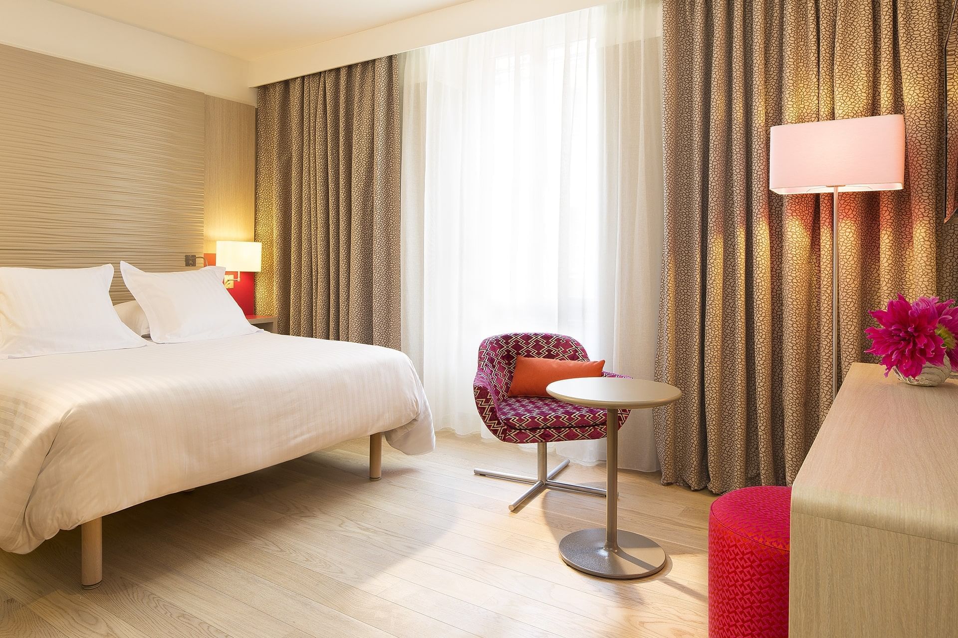 Chambre supérieure avec fenêtres ouvertes, Oceania Hôtel de France Nantes