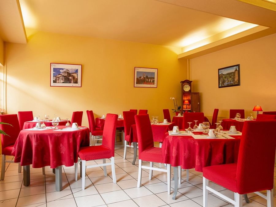 Restaurant with red furniture at Hotel Clos Sainte Marie