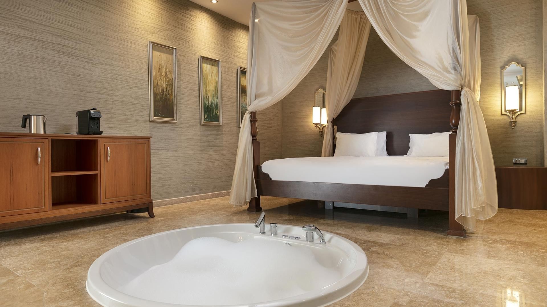 Ottoman Spa Suite в Titanic Deluxe Golf Belek — восточная сказка в современном исполнении.