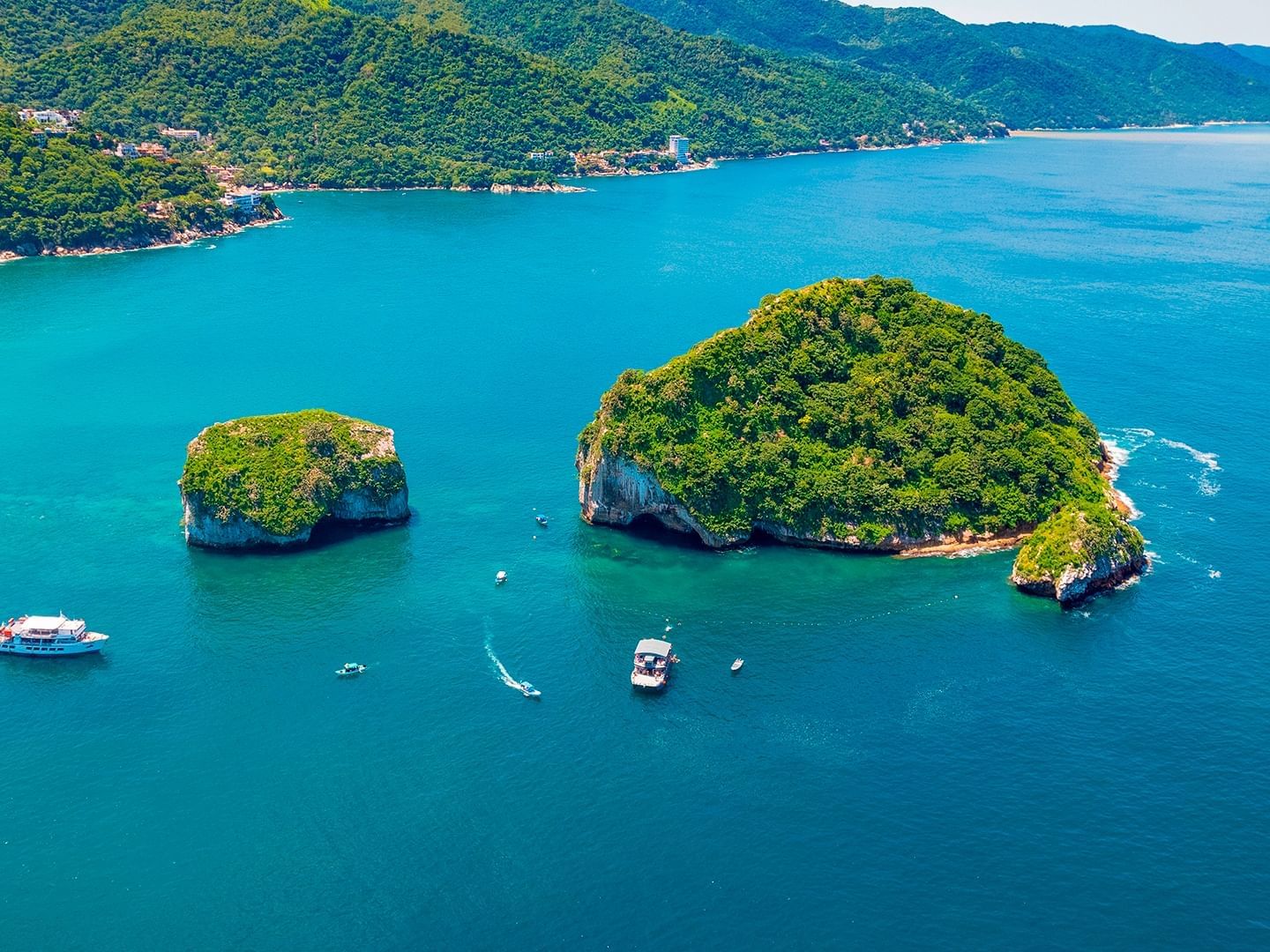 Aerial view of the Los Arcos National Marine Park near Plaza Pelicanos Club Beach Resort