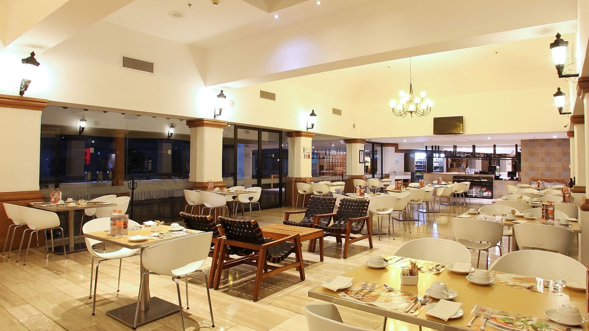 Dining area in a restaurant at Fiesta Inn Querétaro 