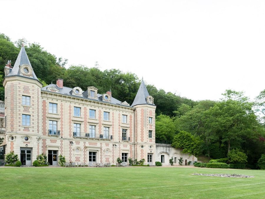 Exterior Building view of Chateau de Perreux