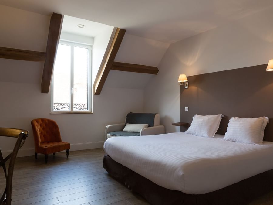 Interior of the Double bedroom at Auberge du Moulin a Vent