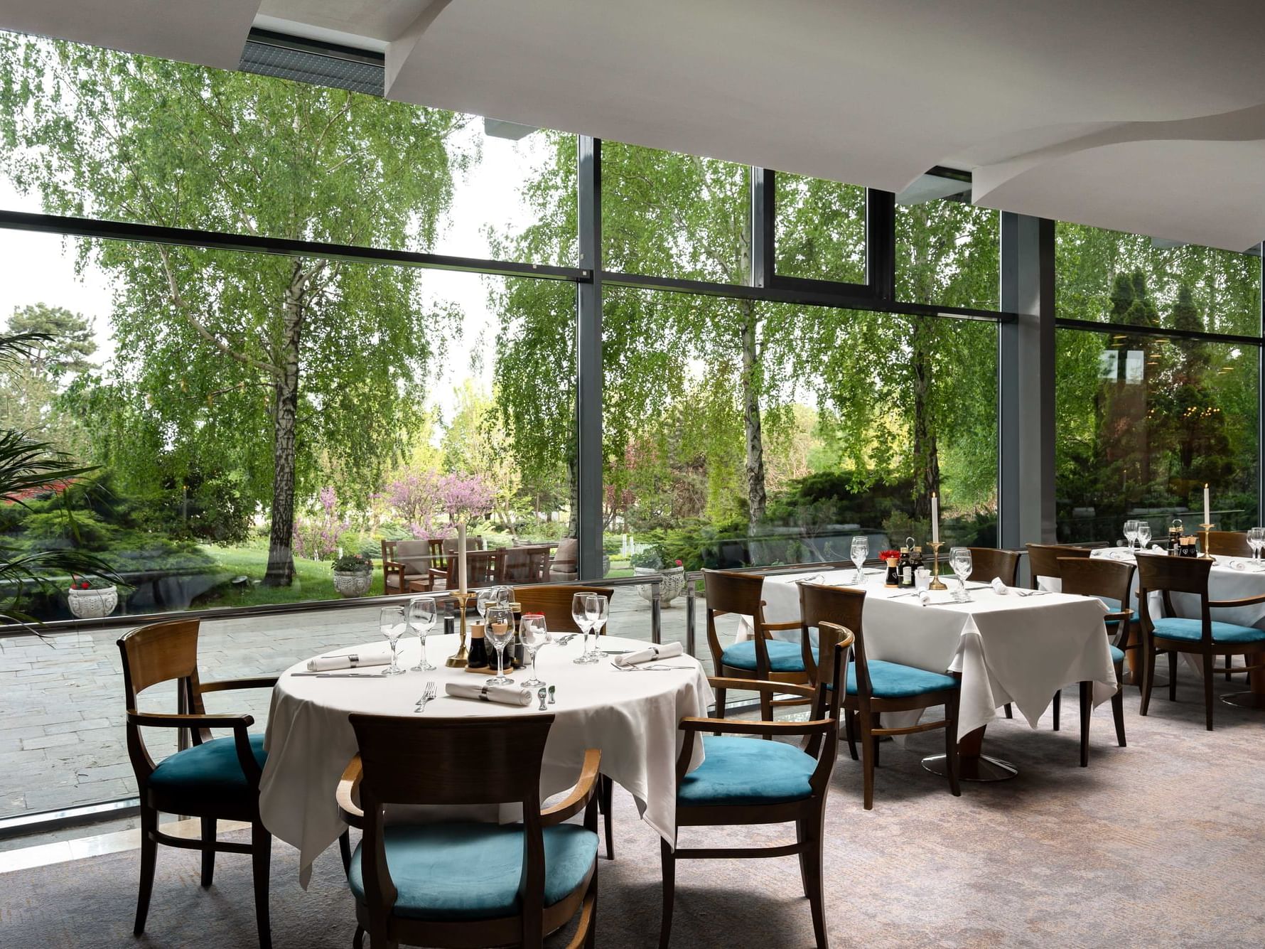 Dining tables arranged in Restaurant Blue Dolphin at Ana Hotels Europa Eforie Nord