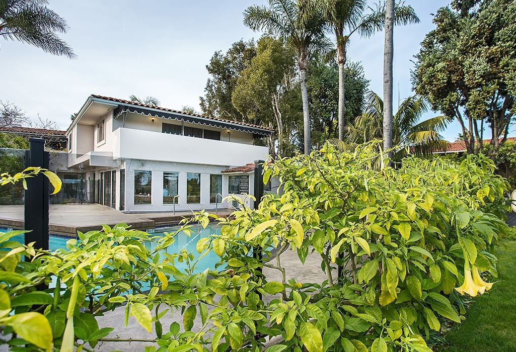 the swimming pool at West Beach Inn, a Coast Hotel