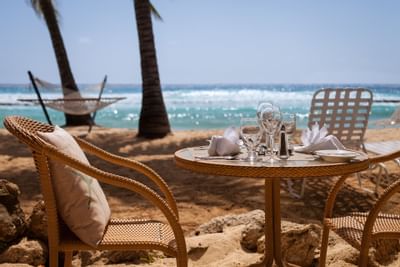 Outdoor dining table by the sea in Reef Restaurant at Sugar Bay