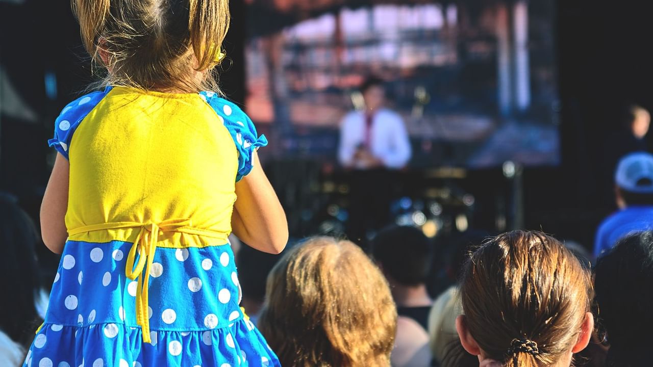 Kid enjoying at Foehn Festival & Canada Day, Coast Hinton Hotel