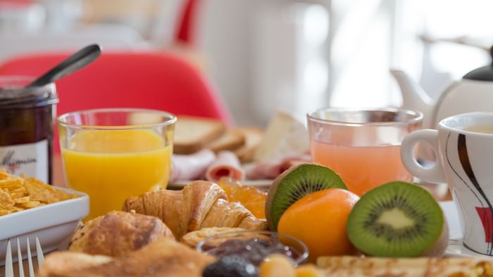 View of dishes & drinks served at Hotel Agora