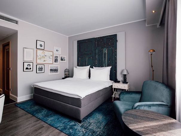 King bed in Superior Room at Hotel Berlin Berlin