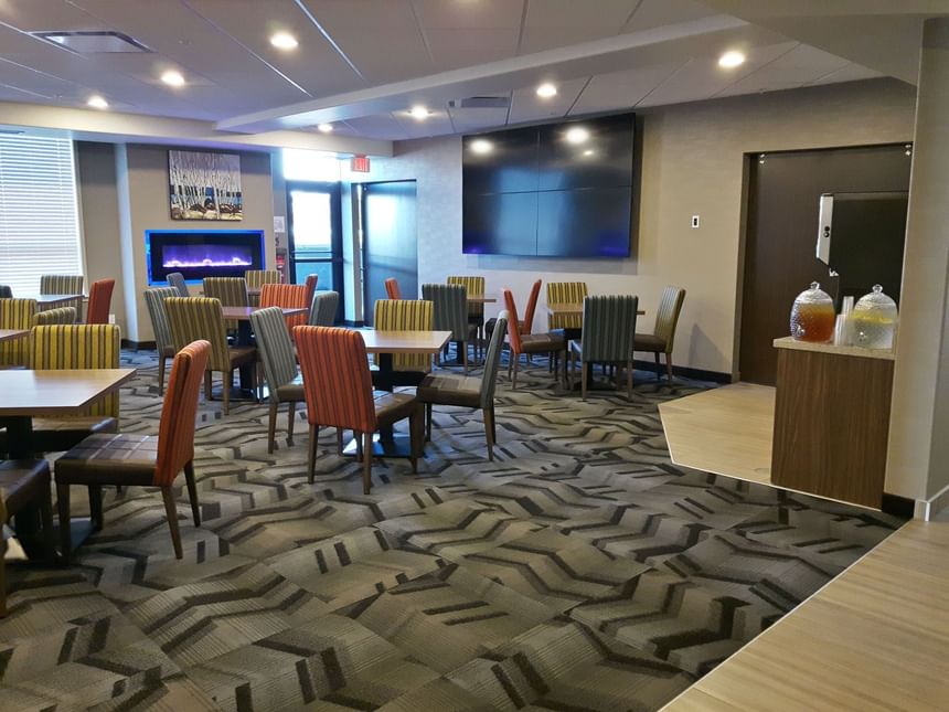 Interior view of the breakfast room with arranged seating area at Encore Suites Grande Prairie