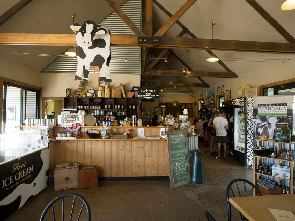 Gourmet's Delight From Casual Cafes To First Class Restaurants On