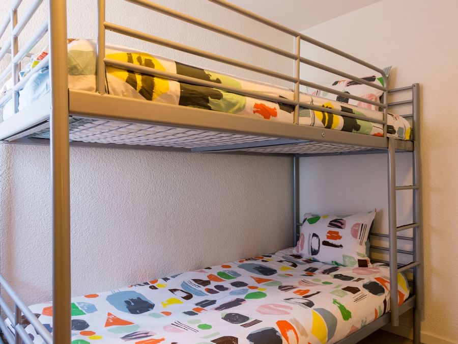 Bunk beds in a hotel room at Hotel Le Gayant