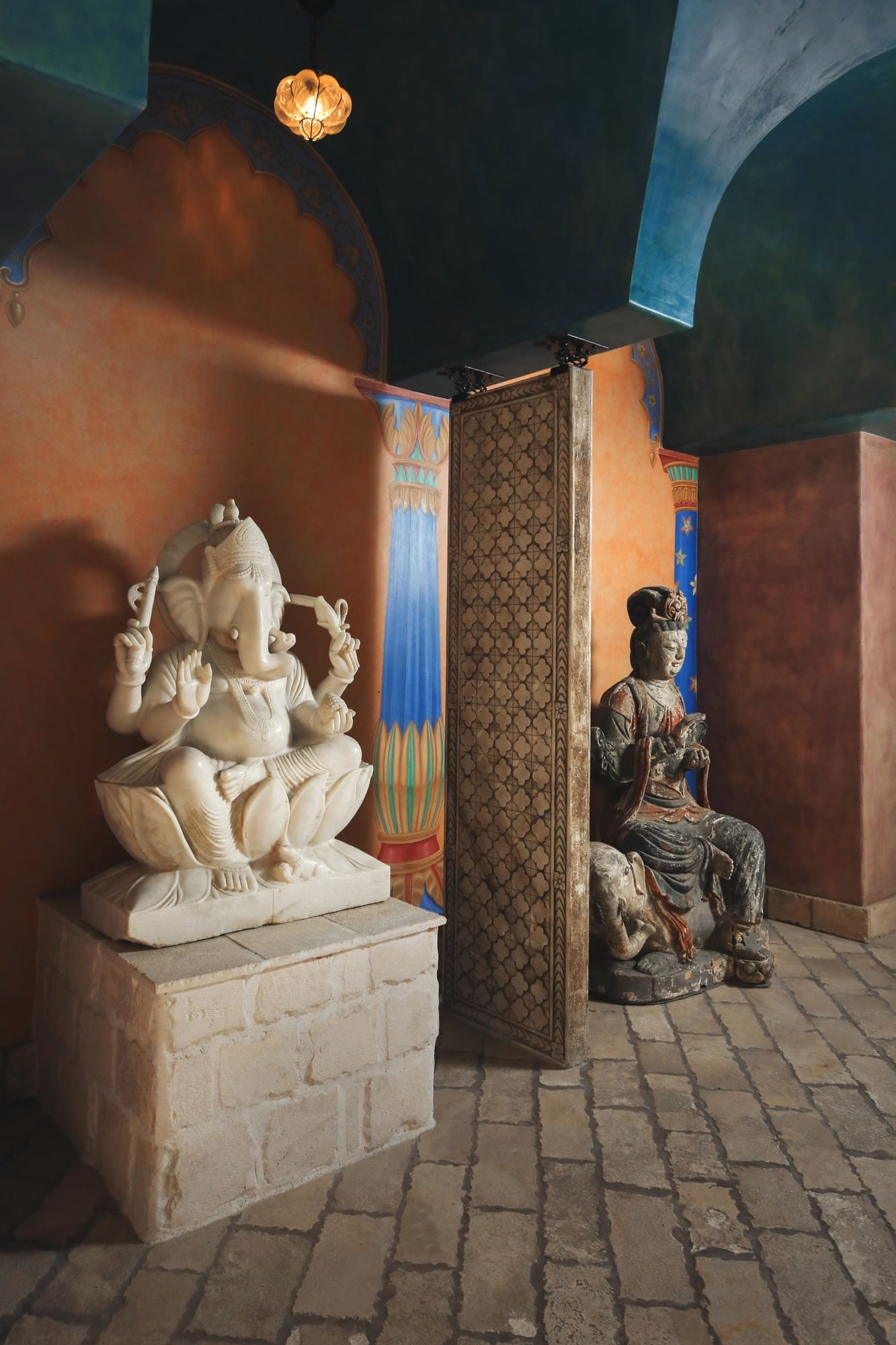 Lorem ipsum Walkway with two sculptures