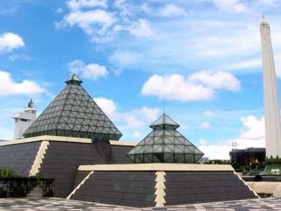 Structure of the Monument of Heroes near Vasa Hotel Surabaya