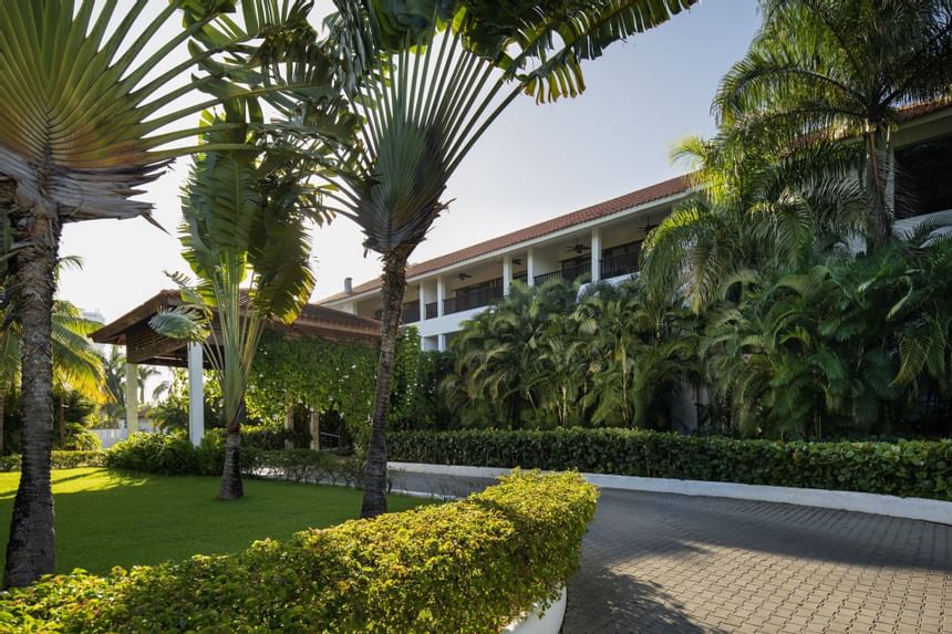 Exterior view of the hotel & the garden at Club Hemingway