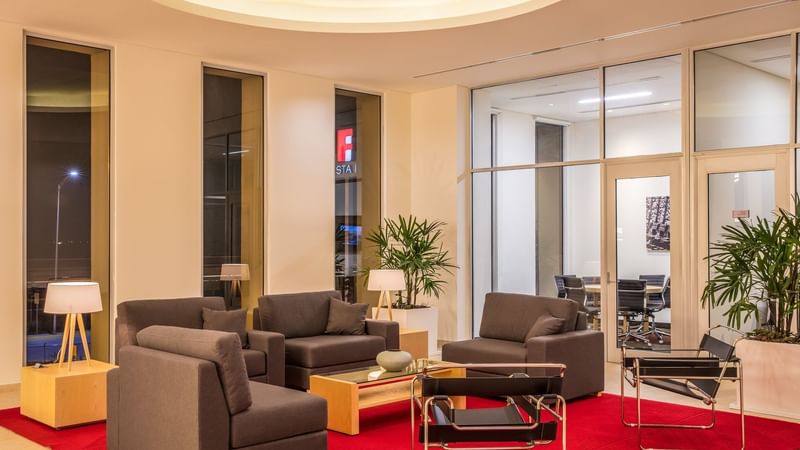 Lounges in the lobby at Fiesta Inn Silao Puerto Interior