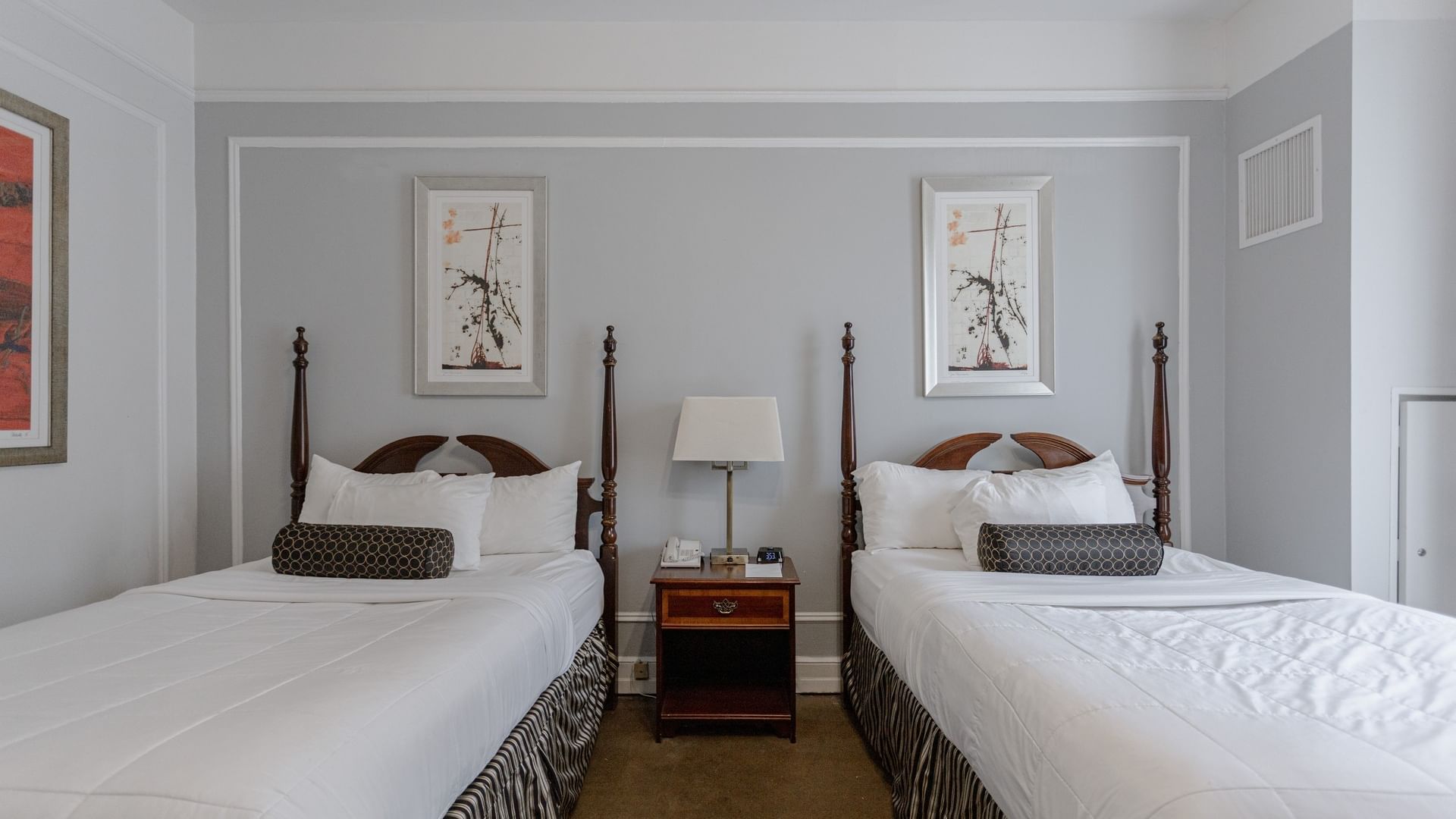 {item.first_photo.alt}