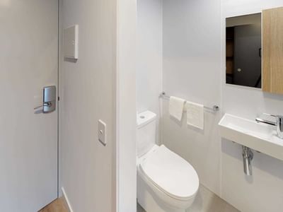 UniLodge @ Royal Melbourne - Large with Balcony - Bathroom