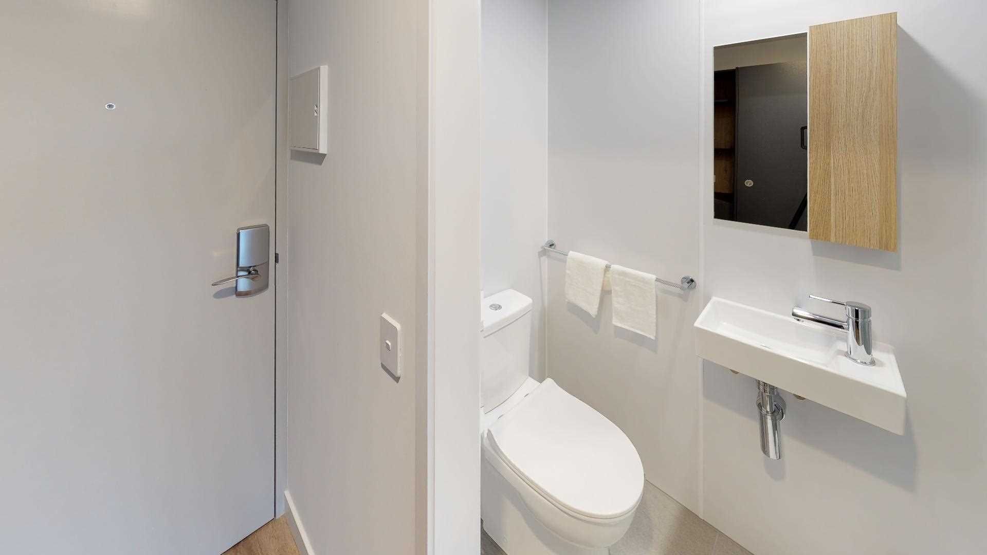 UniLodge @ Royal Melbourne - Large with Balcony - Bathroom