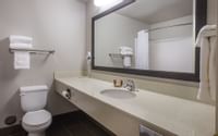 Coast Hilltop Inn - Comfort King Bathroom