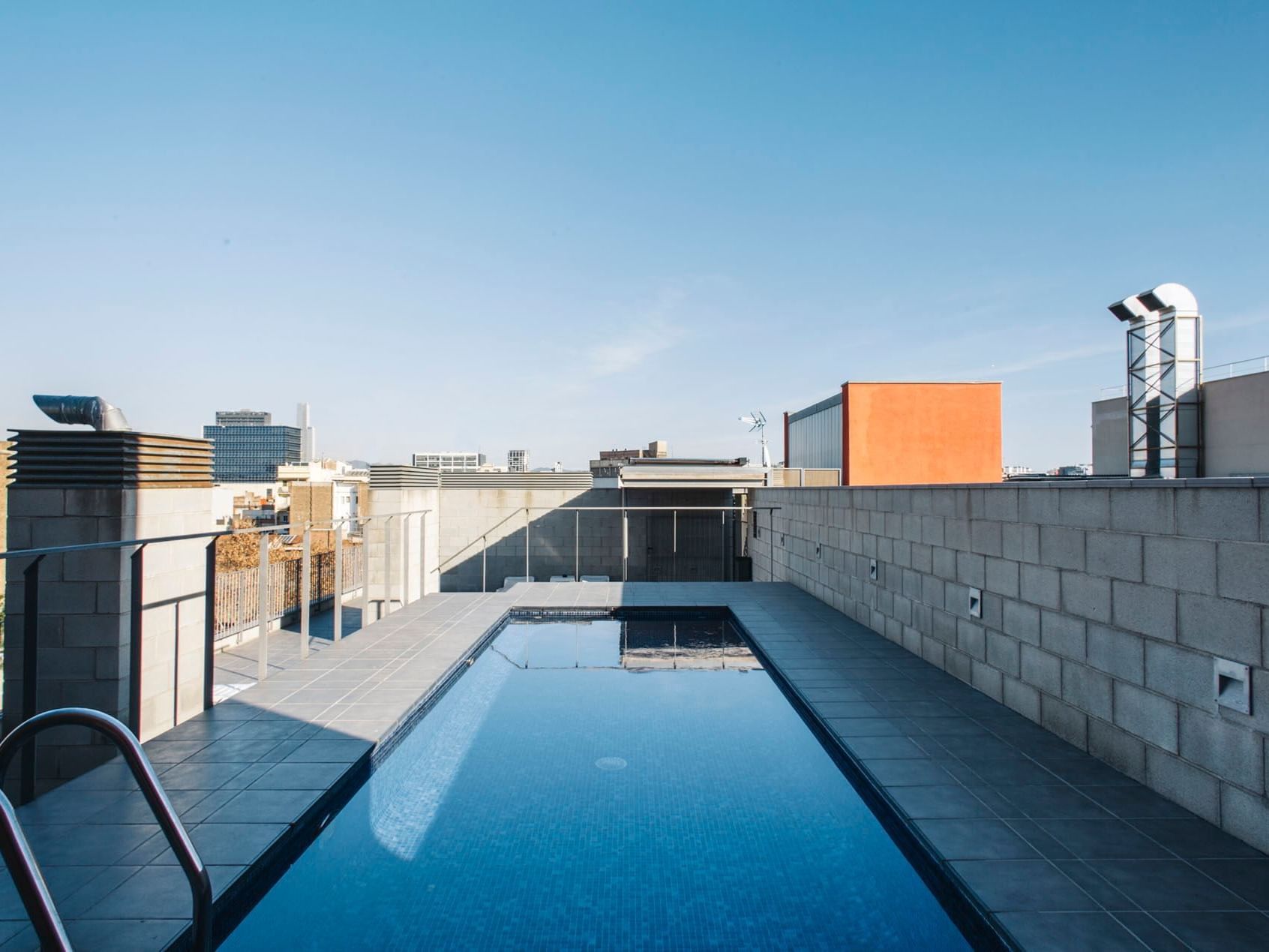 Outdoor pool area in the rooftop at Aparthotel Republica