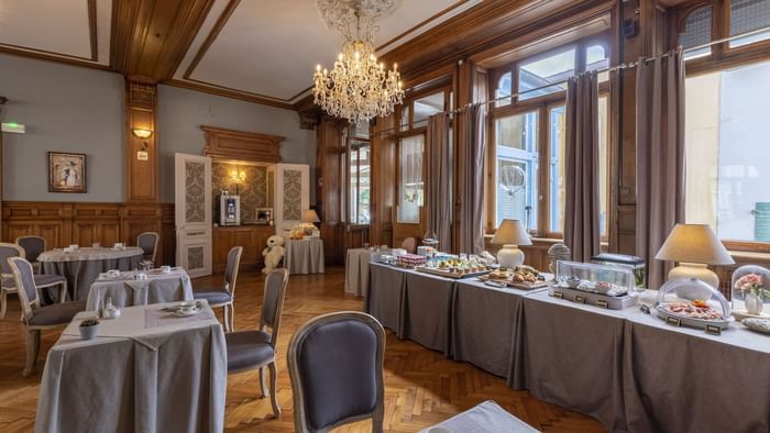 Interior table & chair setting at Hotel de la Balance