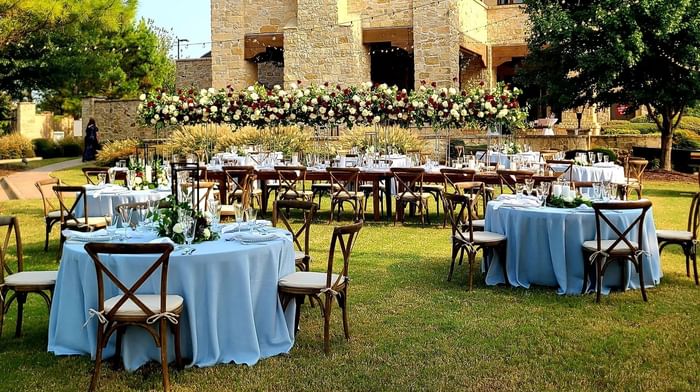 Champaign on ice by the floral wedding cake at Shangri-La Monkey Island