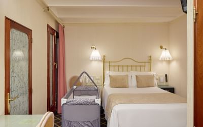 Superior exterior Room