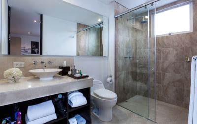 Guestroom bathroom