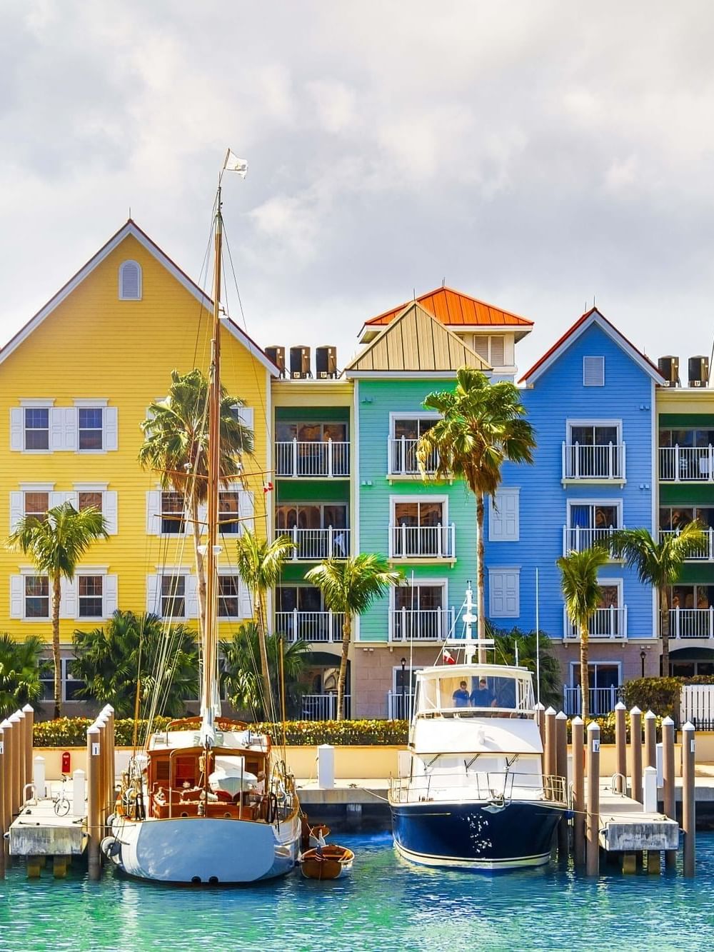 maisons-colorées-à-Nassau-aux-Bahamas-optimisé