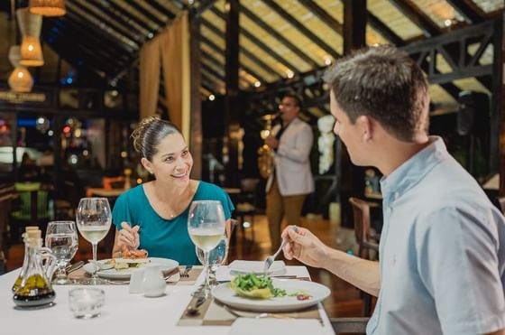 Couple having their meal at Rio Celeste Hideaway