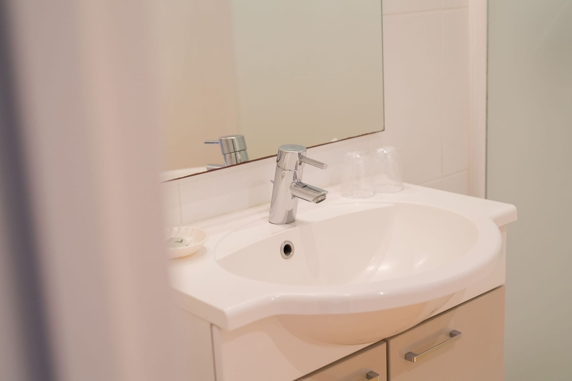 Bathroom vanity in Chambre Confort at Le Kastelberg
