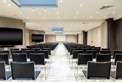 meeting room at Moxy Berlin Humboldthain Park Hotel