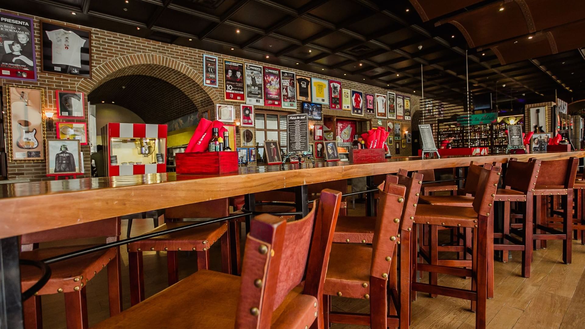 Bar Area at La Moda Restaurant in Mundo Imperial