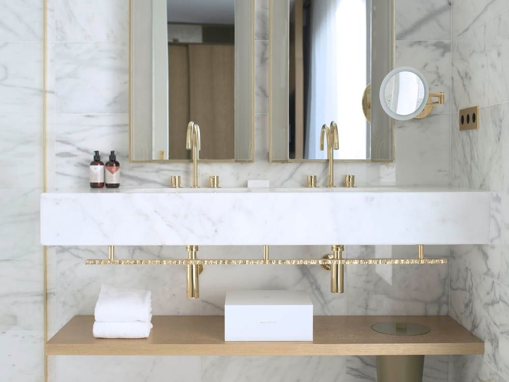 Junior Suite | Vista del baño en Almanac Group