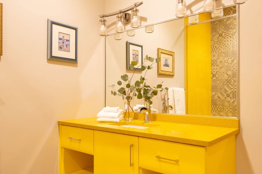 Bathroom vanity with mirror & towels in King Premiere Pop at Retro Suites Hotel